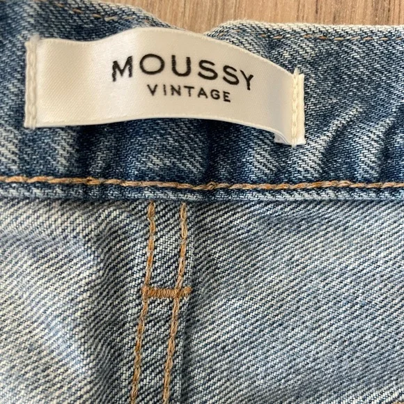 Moussy Vintage Japanese Denim Distressed Jeans
Size 29 High Rise Straight - Picture 3 of 9